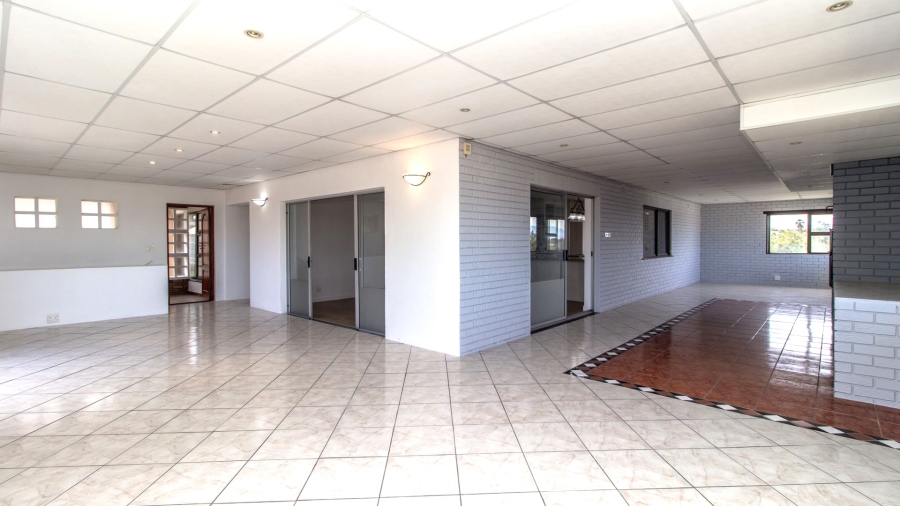 7 Bedroom Property for Sale in Loevenstein Western Cape